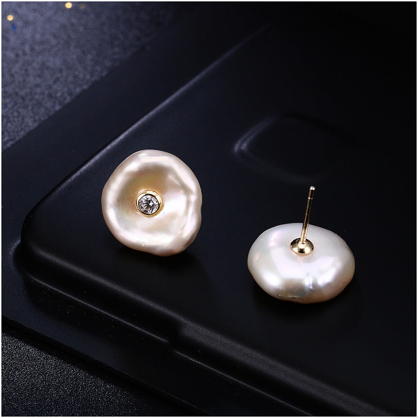 Shell zircon earrings