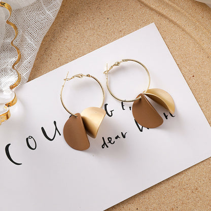 Sweet girl brown earrings literary retro cool acrylic plush earrings wild net red earrings