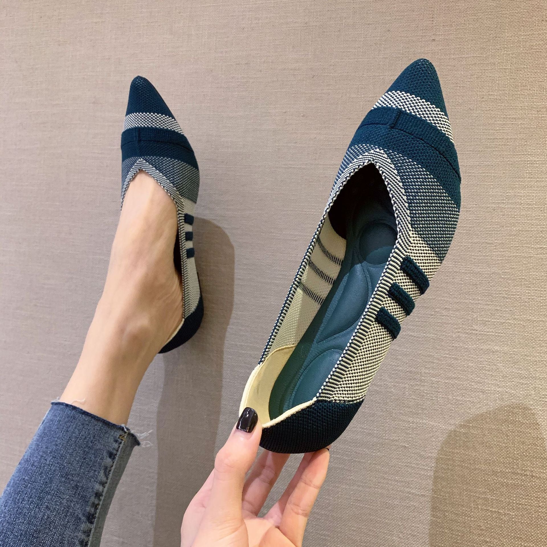 Women's Fashion Flyknit Pointed Braided Shoes