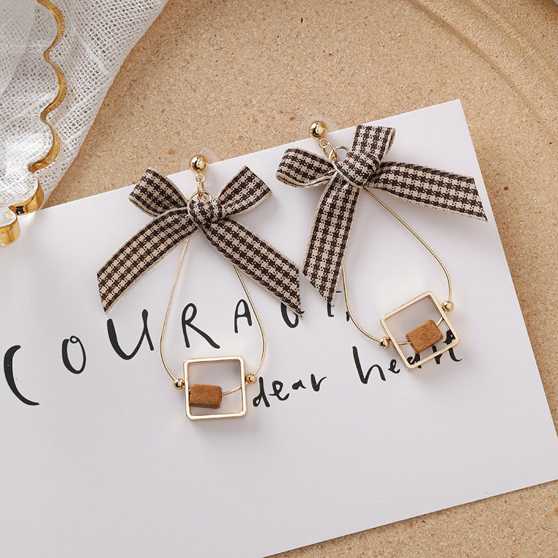 Sweet girl brown earrings literary retro cool acrylic plush earrings wild net red earrings