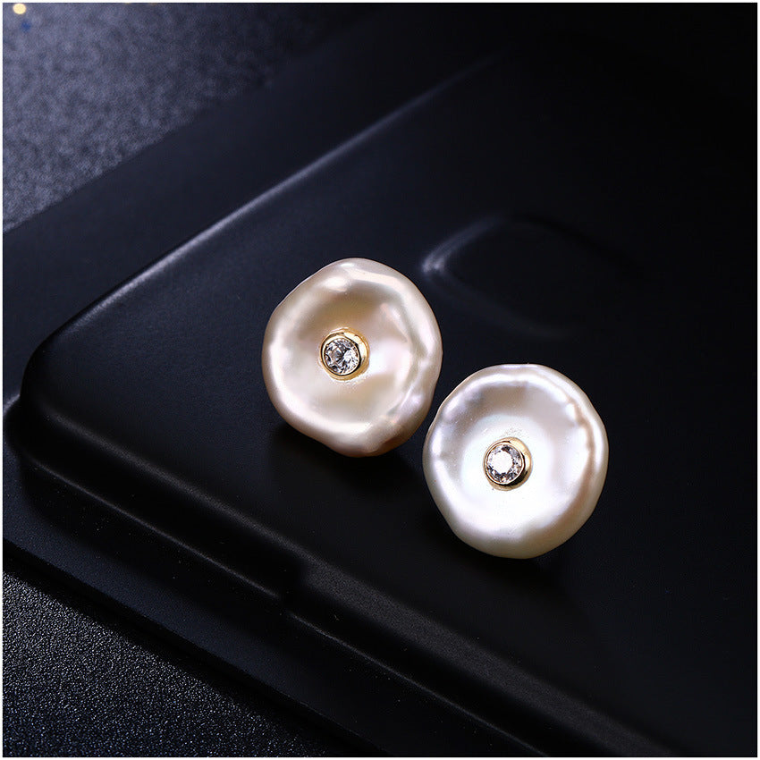 Shell zircon earrings