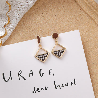 Sweet girl brown earrings literary retro cool acrylic plush earrings wild net red earrings