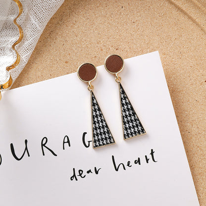 Sweet girl brown earrings literary retro cool acrylic plush earrings wild net red earrings