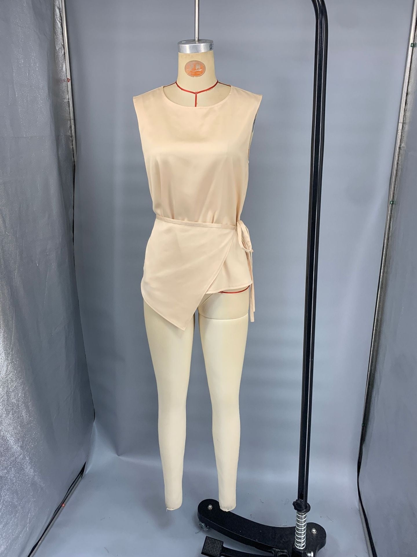 New Satin Solid-color Slim-fit Crew-neck Sleeveless Waist-cinching Top